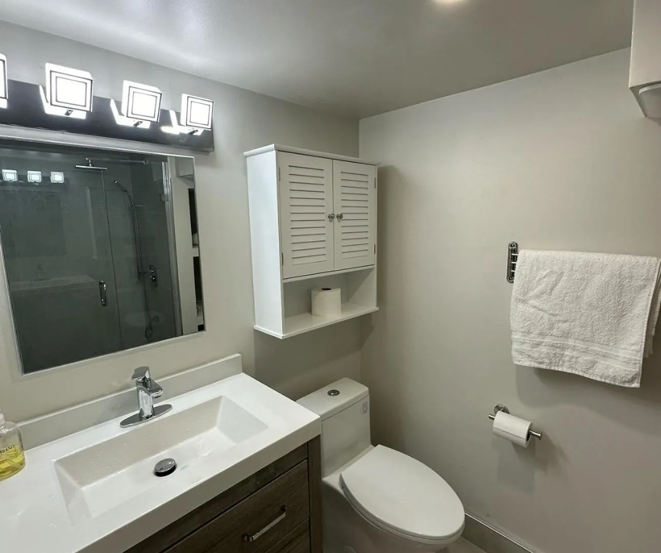 Pvt Studio Near Waterloo Airport & Minutes To Downtown Kitchener