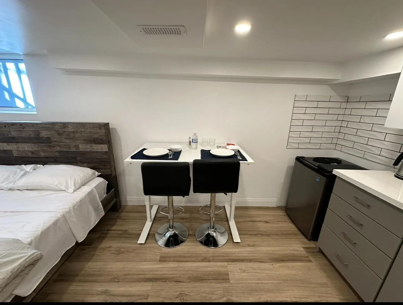 Pvt Studio Near Waterloo Airport & Minutes To Downtown Kitchener 0*,  Canada