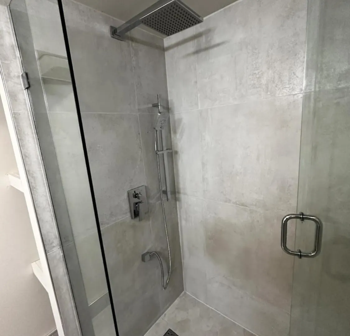 Apartment Pvt Studio Near Waterloo Airport & Minutes To Downtown Kitchener Canada