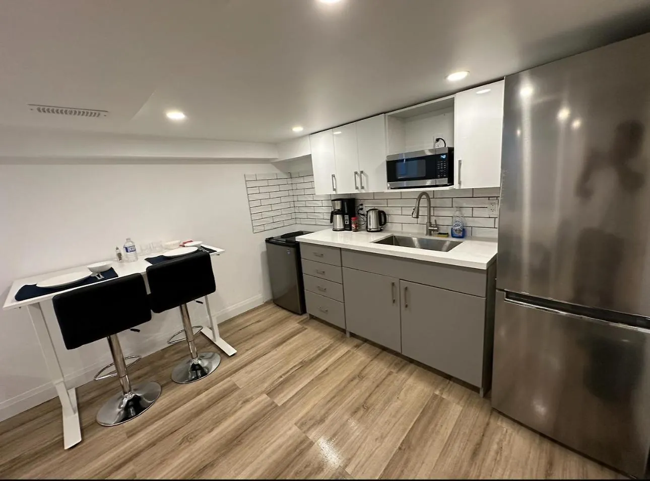 Pvt Studio Near Waterloo Airport & Minutes To Downtown Kitchener Canada