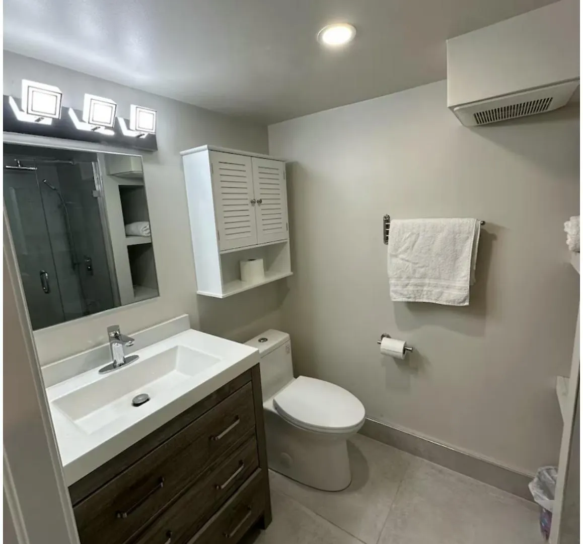 Pvt Studio Near Waterloo Airport & Minutes To Downtown Kitchener 0*,  Canada